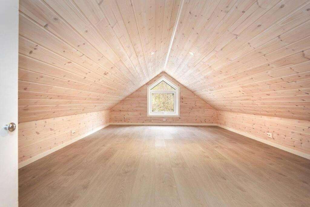 Ny Rorbu Ved Sjoen, Sentralt Pa Sunnmore Alesund Exterior photo